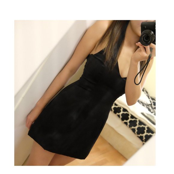 Black dress satin sleeveless with pockets on both sides - Picture 6 of 6